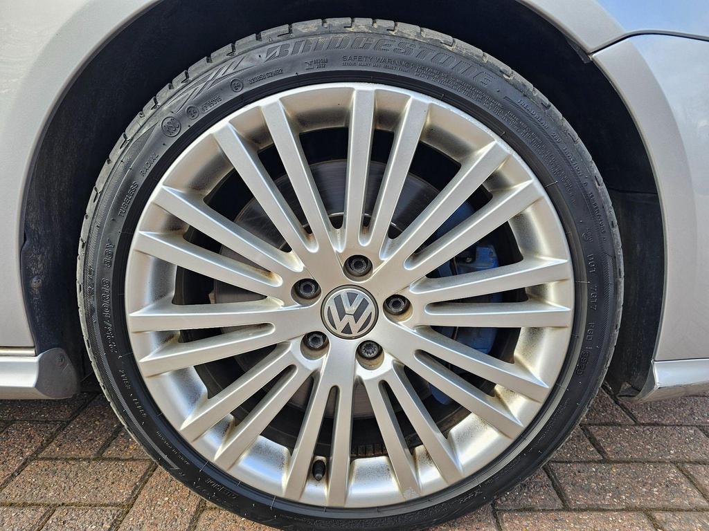 Volkswagen Golf 3.2 V6 R32 DSG 4Motion 5dr