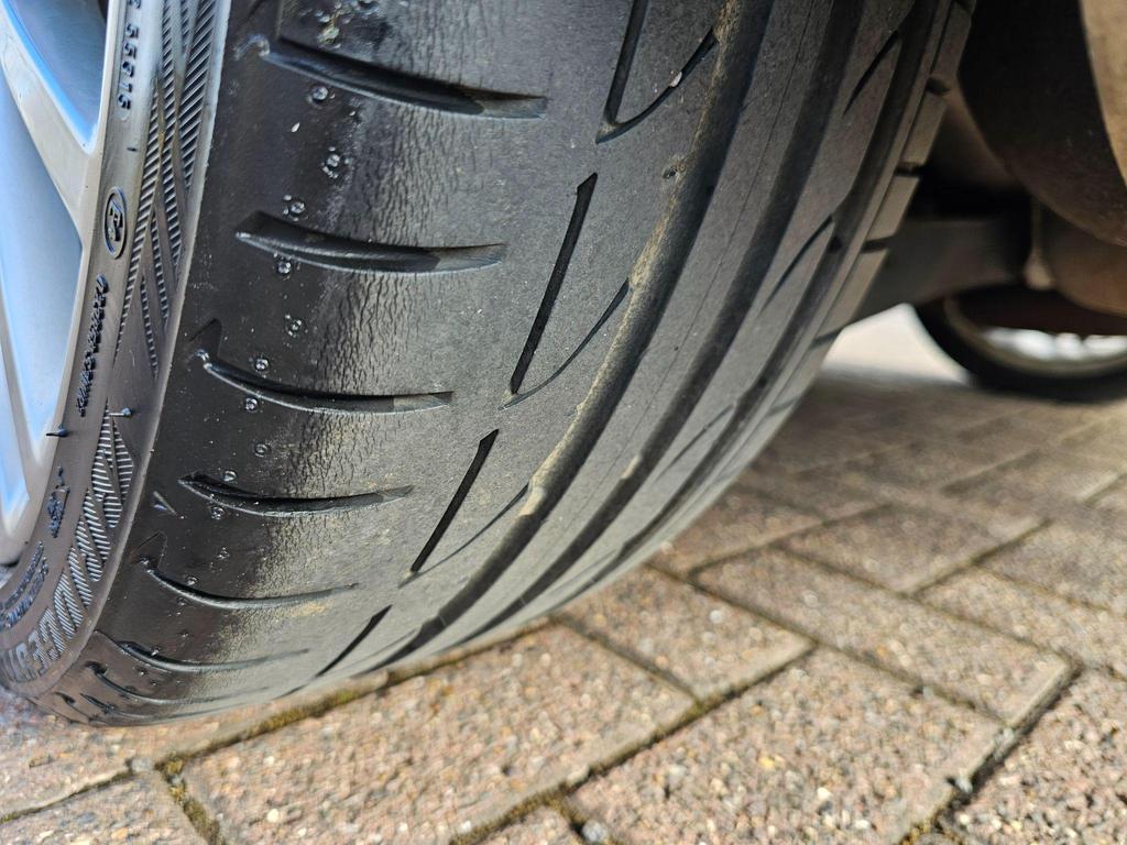 Volkswagen Golf 3.2 V6 R32 DSG 4Motion 5dr