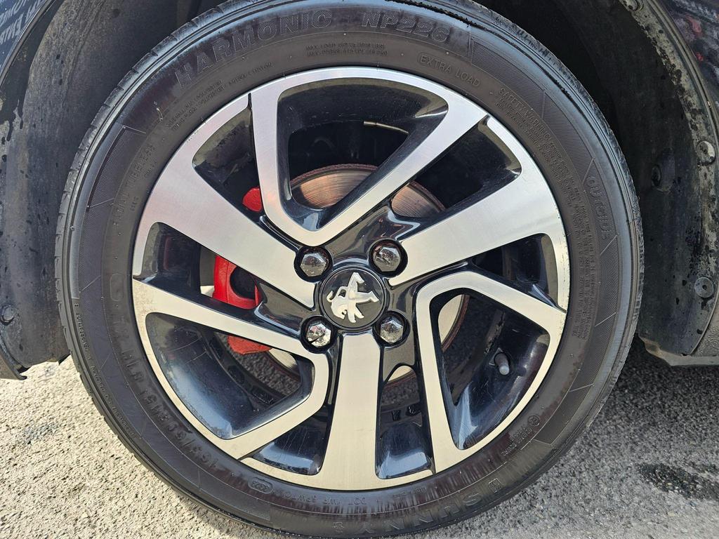 Peugeot 108 1.2 VTi PureTech Feline Euro 5 5dr