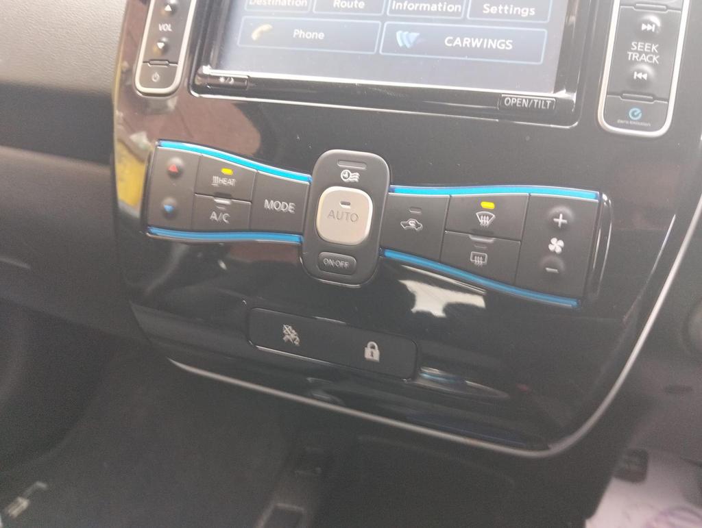 Nissan Leaf 24kWh Acenta Auto 5dr