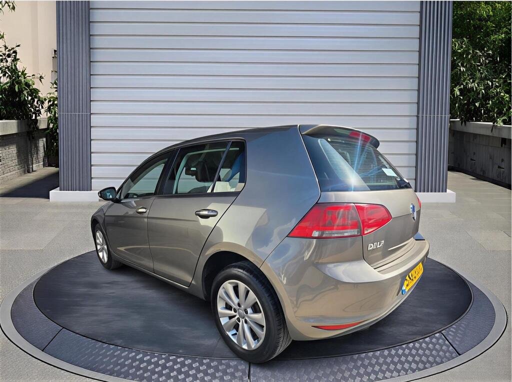 Volkswagen Golf 1.6 TDI BlueMotion Tech SE Euro 5 (s/s) 5dr