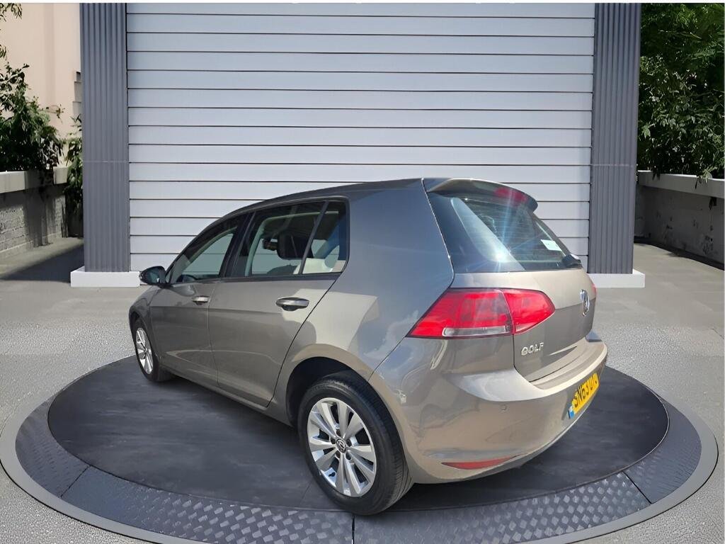 Volkswagen Golf 1.6 TDI BlueMotion Tech SE Euro 5 (s/s) 5dr