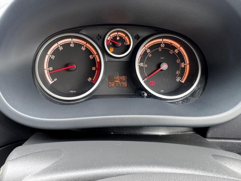 Vauxhall Corsa 1.2i 16v Club 5dr