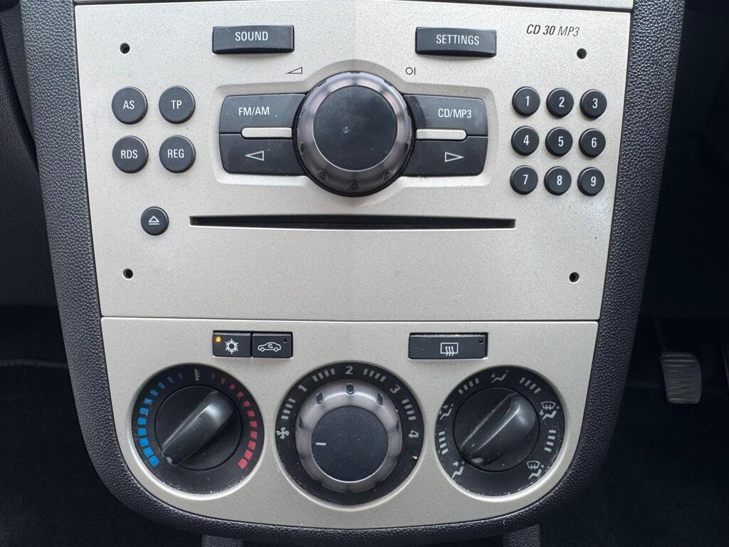 Vauxhall Corsa 1.2i 16v Club 5dr